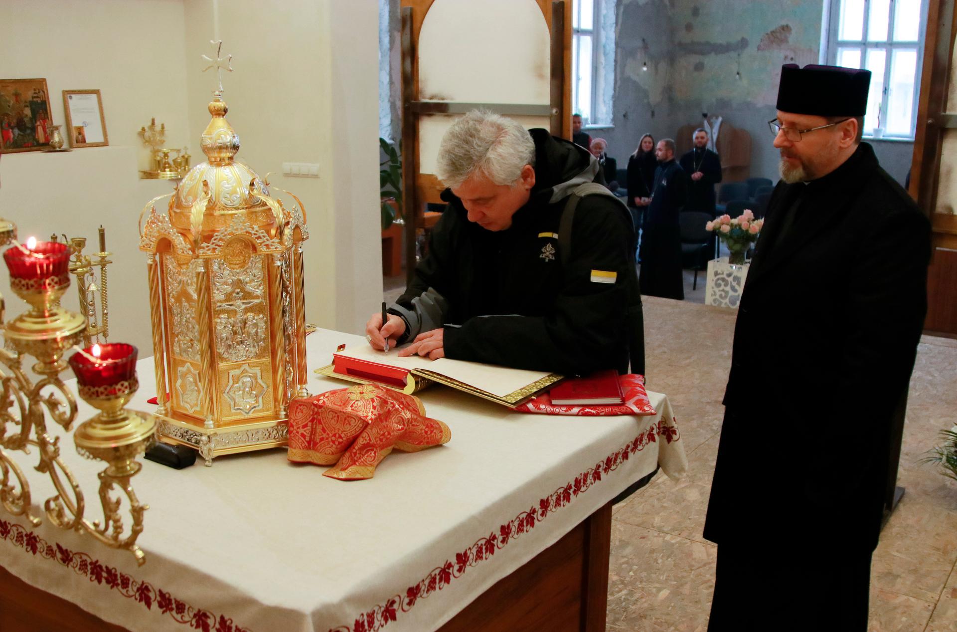 Papal envoy sets off for besieged Ukrainian cities with ‘Gospel weapons’