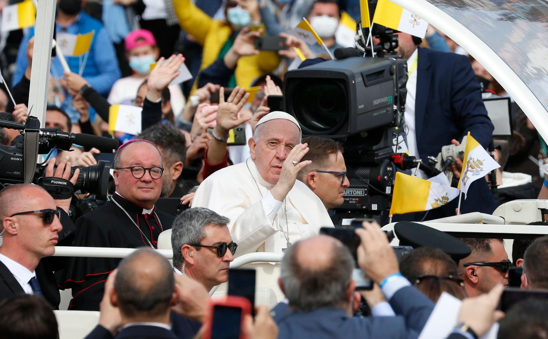 Church’s mission is not about numbers, but evangelizing, pope says