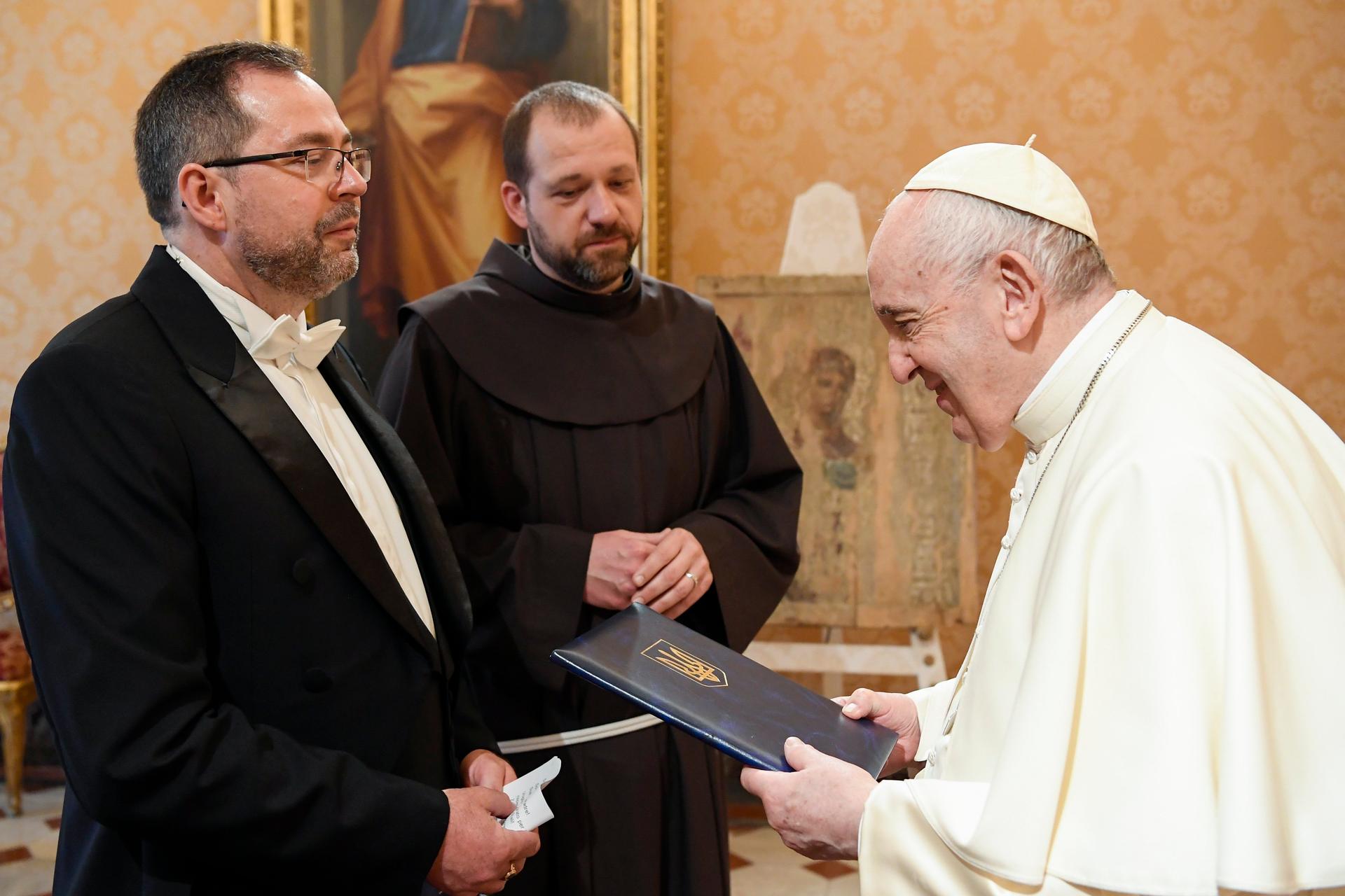 Pope officially welcomes Ukraine’s ambassador to the Holy See