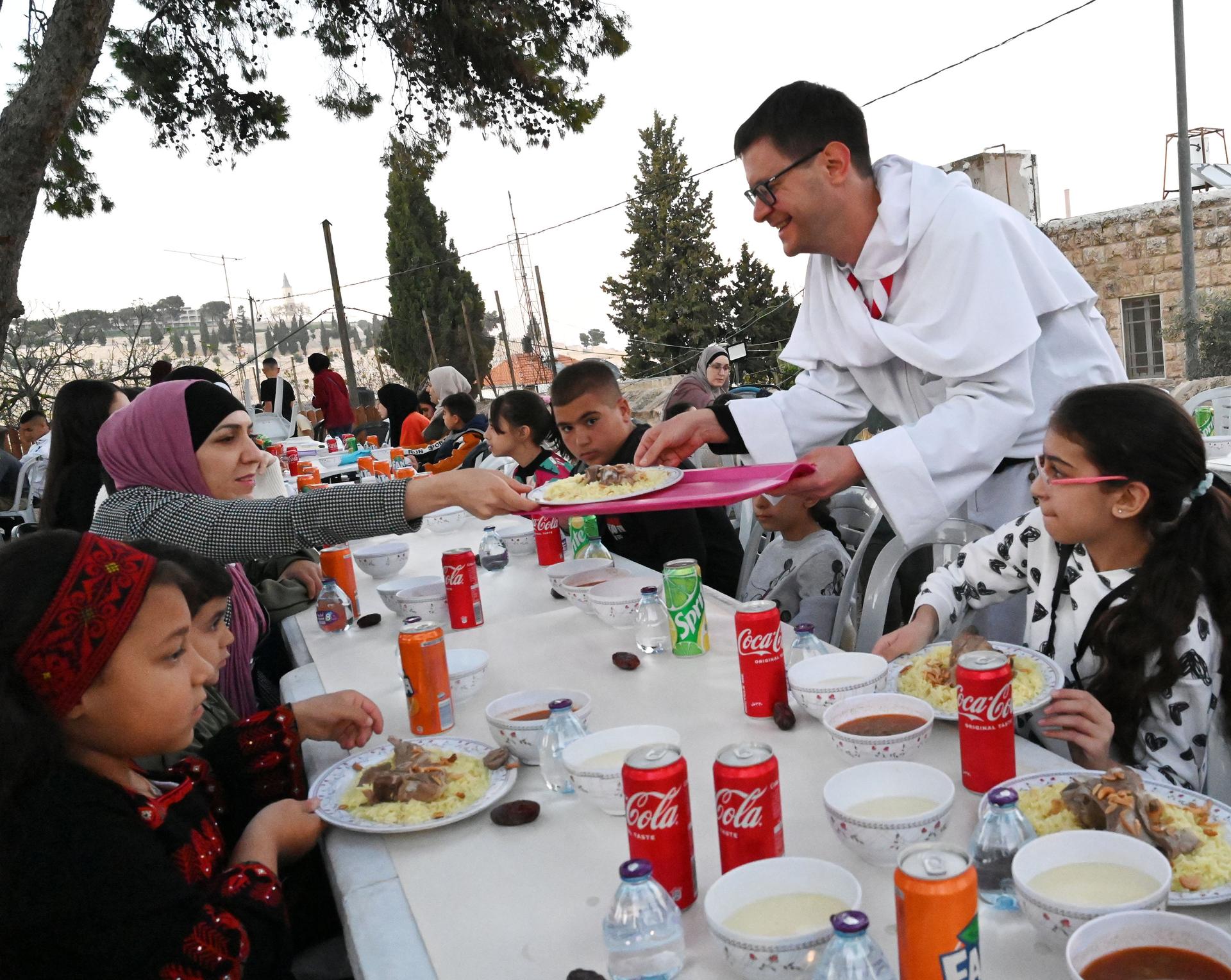 With iftar, Jerusalem Christians hope to be bridge to Muslim neighbors