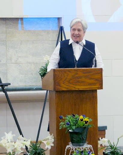 Sister Norma Pimentel accepts peace award for families at border