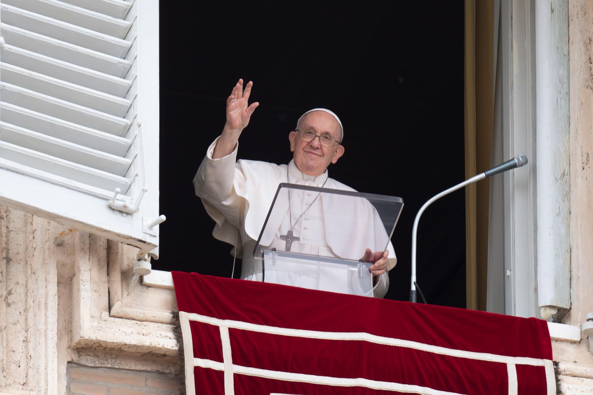 Jesus invites people to hear him, know him, follow him, pope says