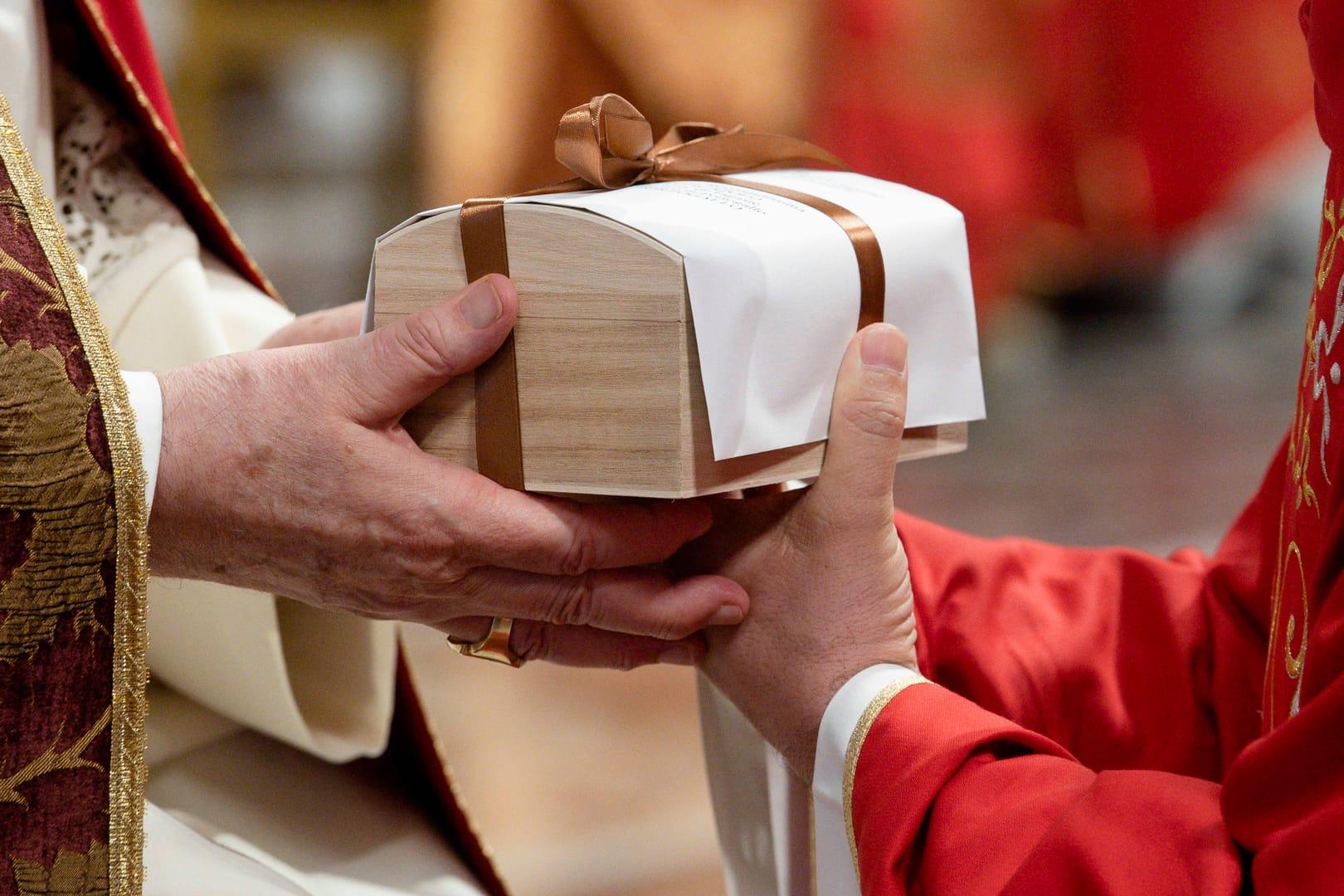 Pope at pallium Mass: Church must go out to ‘meet the world’