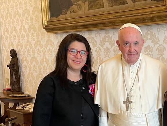 Peruvian journo who investigated scandal-ridden lay group meets pope