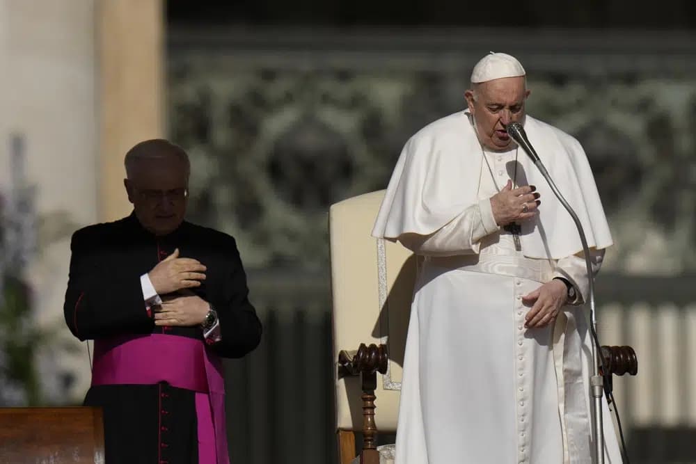 Pope evokes cold-war replay, says leaders should avoid arms