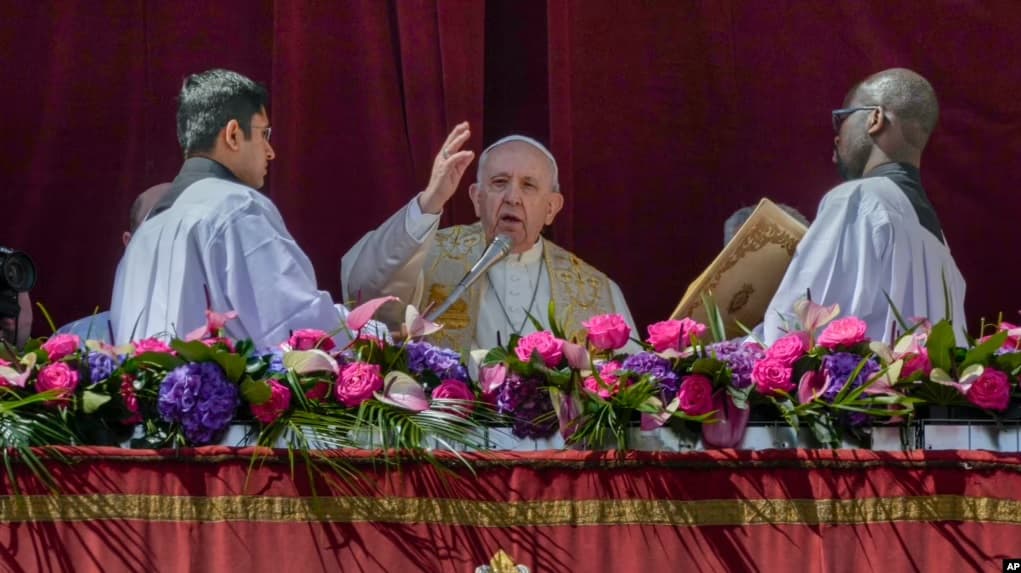 On Easter, pope urges world to ‘make haste’ toward peace