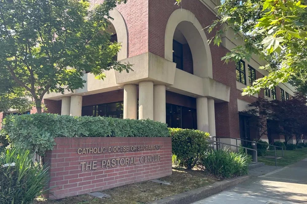 Sacramento diocese ‘shocked’ as migrants abandoned at pastoral center