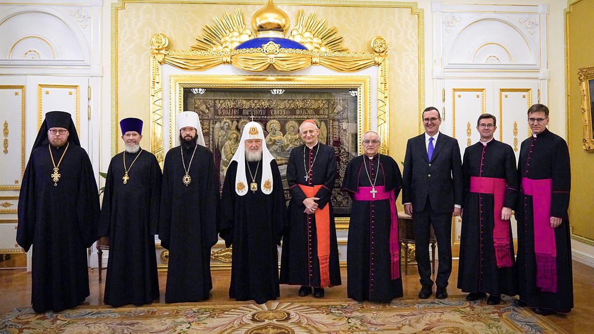 Pope’s peace envoy meets pro-Putin Russian Orthodox leader