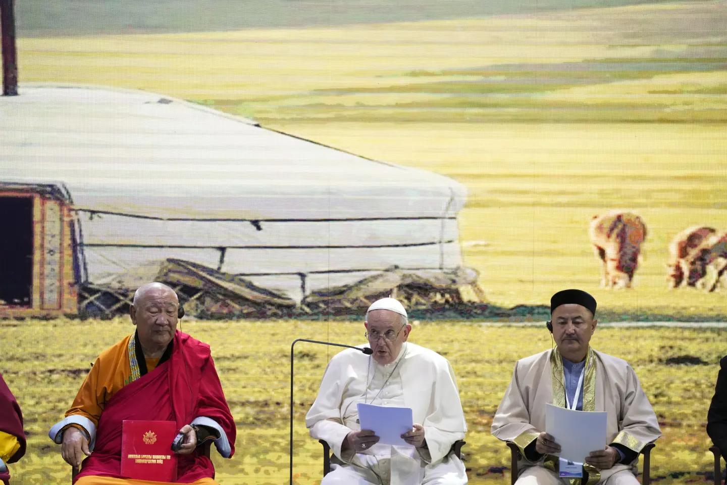 Against backdrop of vast Mongolian deserts, Pope says God is ‘fresh water’