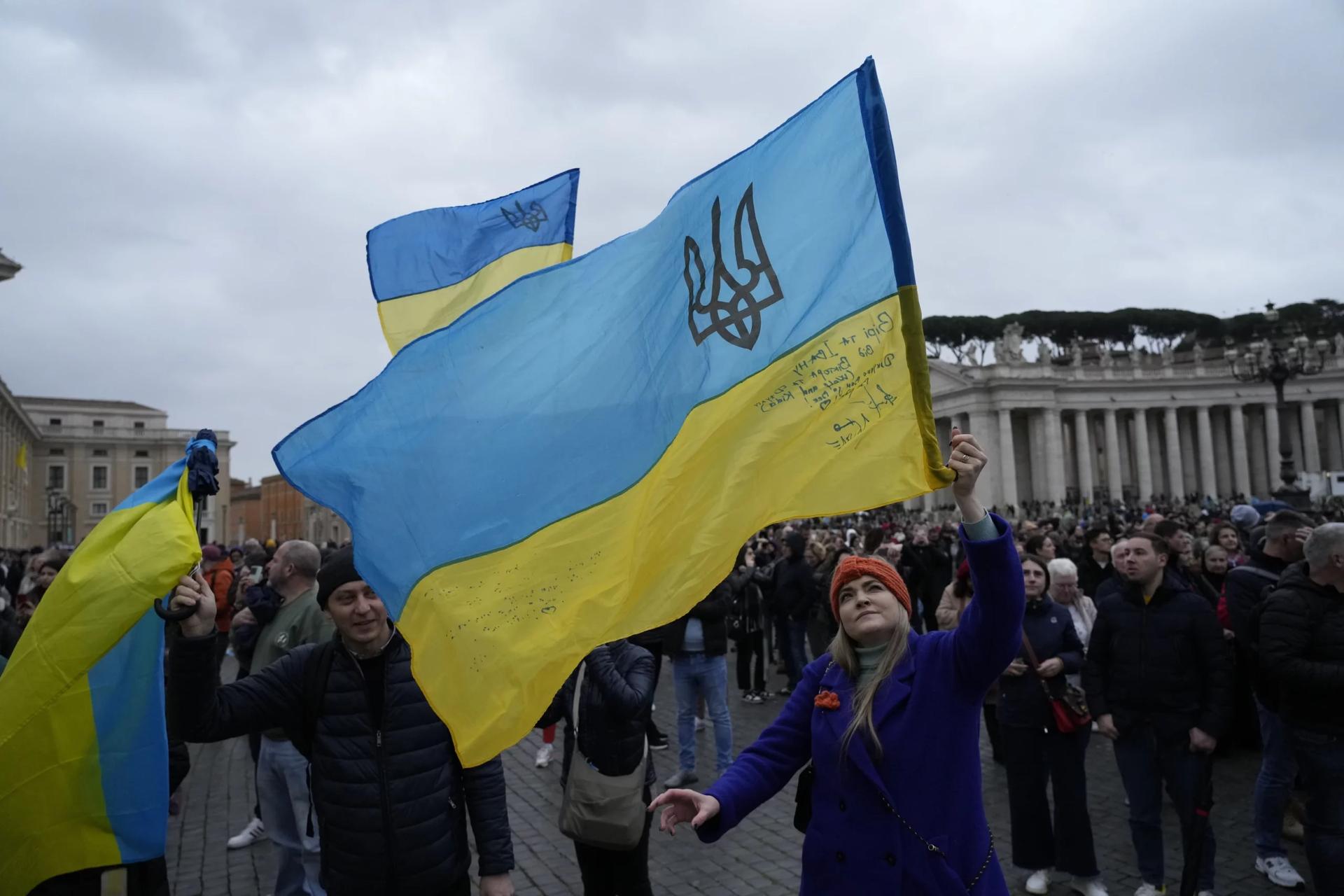 Pope faces civil, ecclesial backlash for Ukraine ‘white flag’ remarks