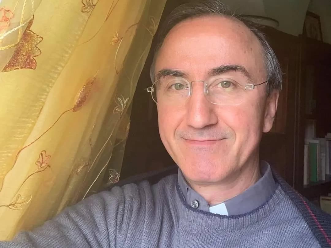 No-vax priest who left for love of a woman runs for mayor