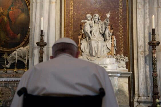 Pope prays for ‘grace’ of peace at Rome’s famed Marian basilica