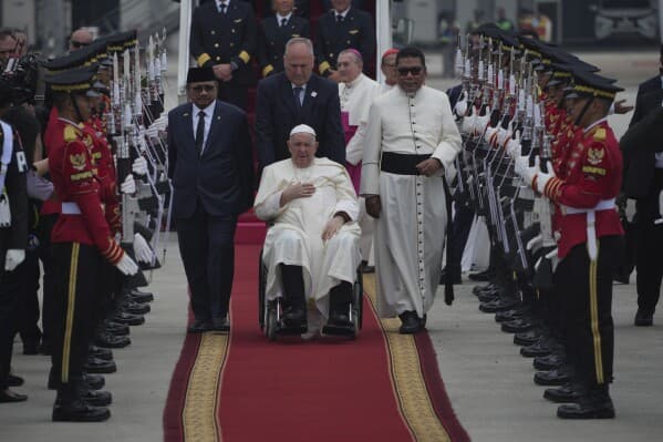 Indonesia arrests terrorist suspects planning attack on Pope Francis