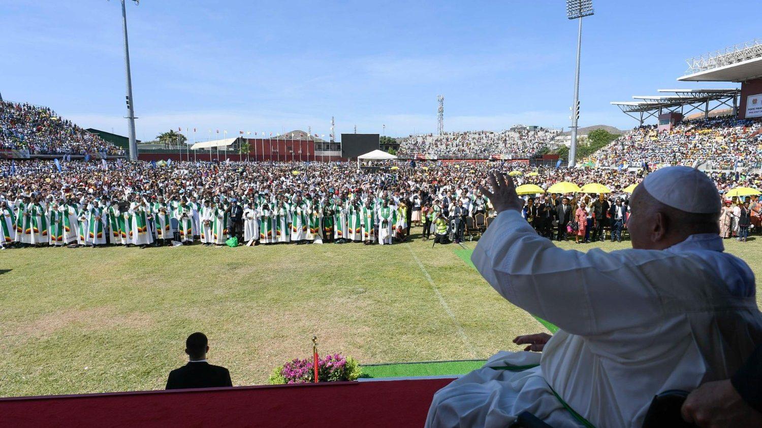 Locals hope Pope in Papua New Guinea will bring change on women, sorcery