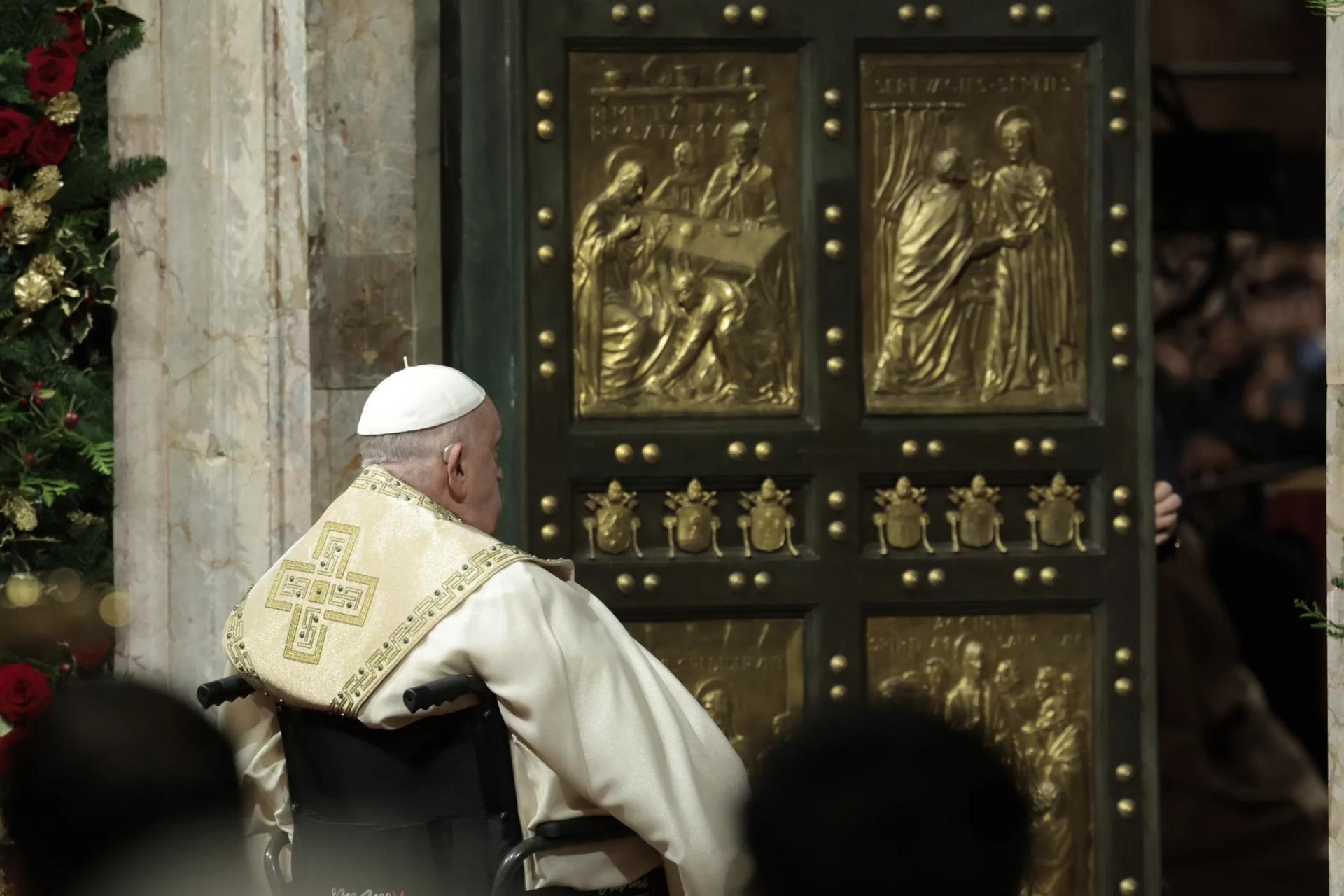 Pope Francis opens Holy Door to begin Jubilee at Vigil Christmas Mass at St. Peter’s