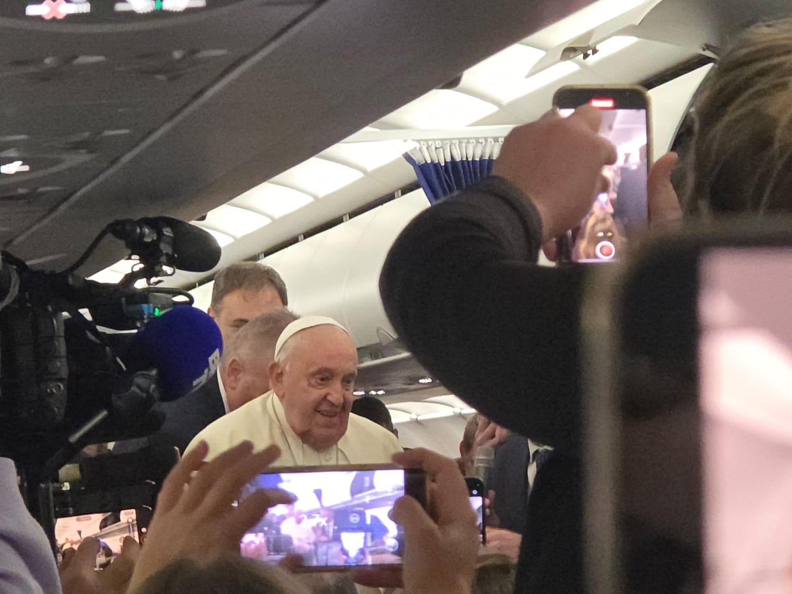 Pope skips inflight presser, applauds Corsica for having kids