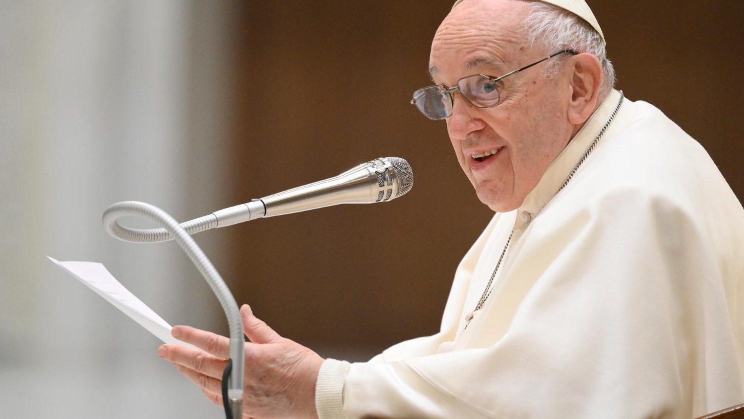 Pope Francis warns against press agencies spreading fear and hatred