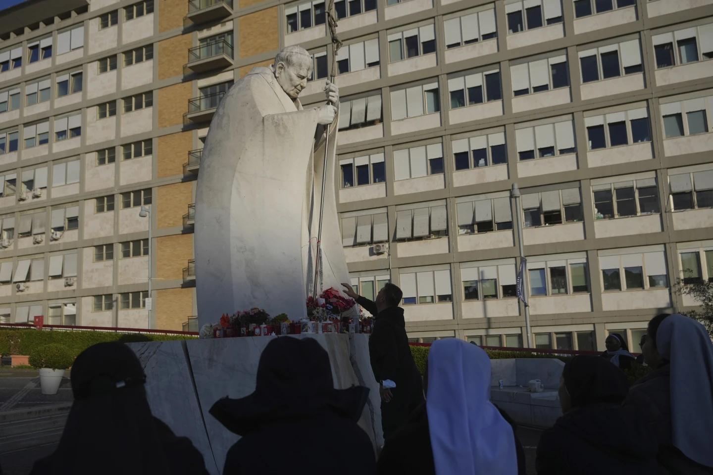 Pope Francis resting as Rome diocese rallies in prayer