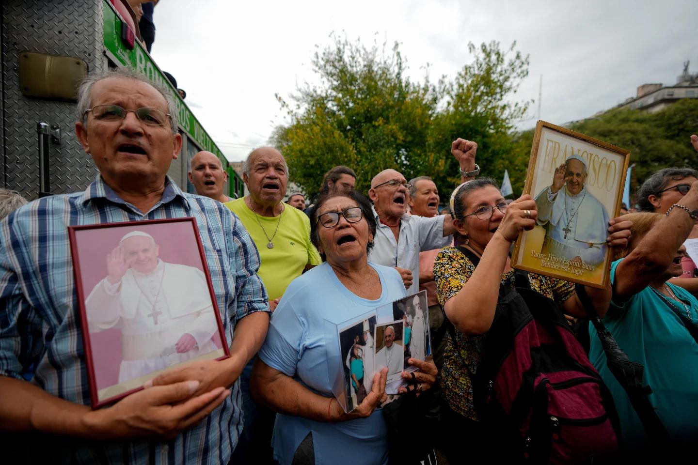 Pope continues to rest as daily Masses offered for his health