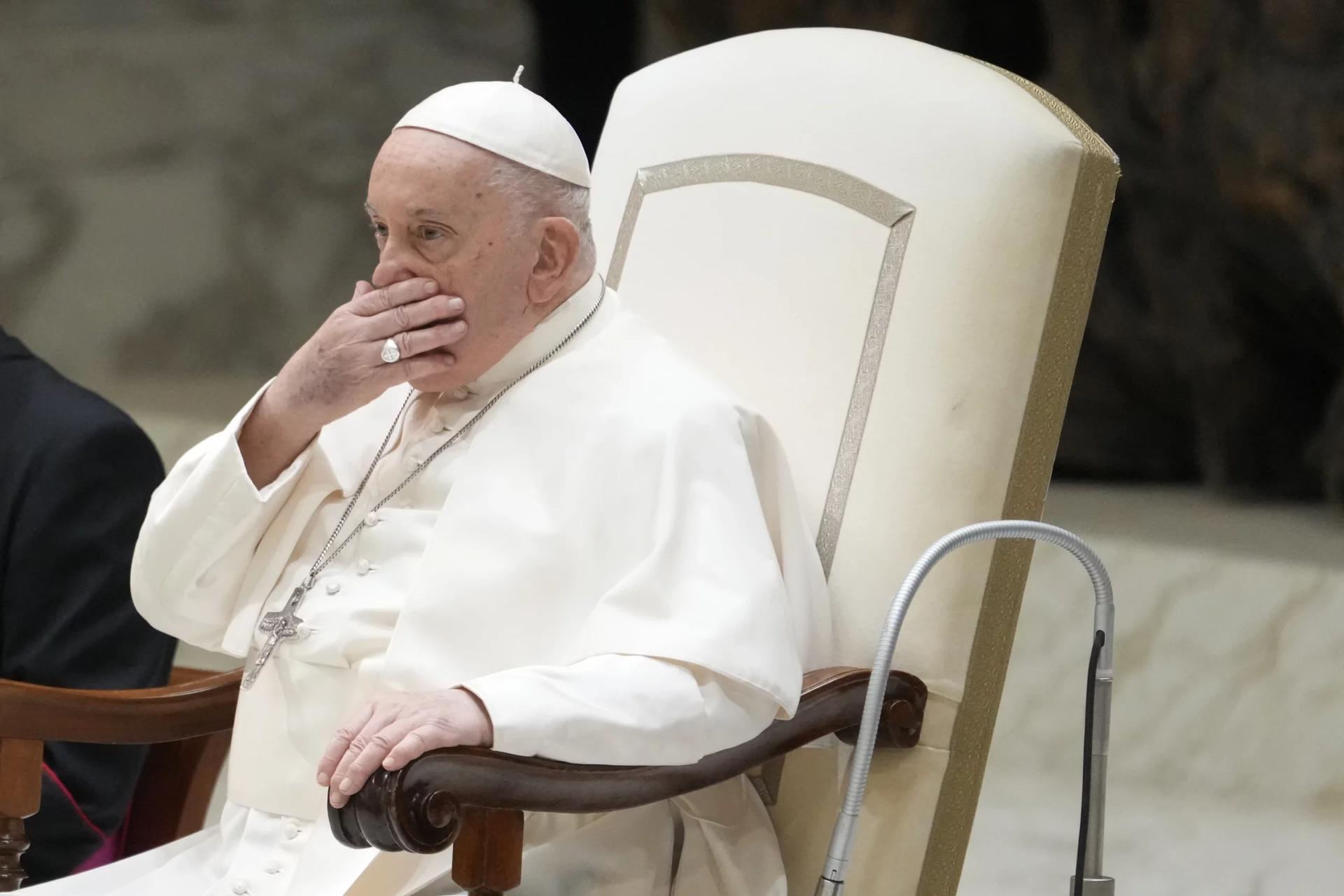 Pope Francis, fighting bronchitis, to take meetings at home