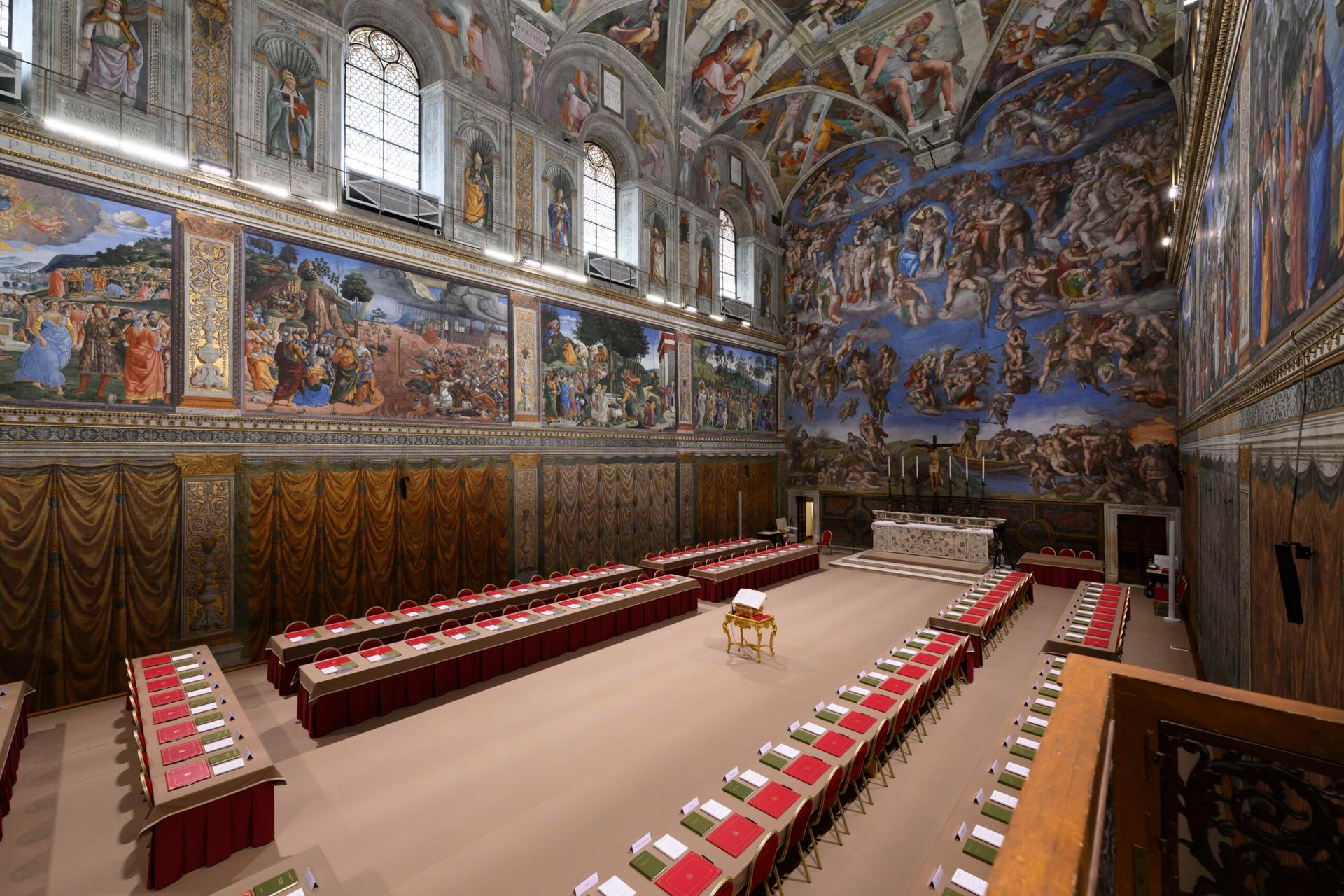 Conclave kicks off with unusually late first black smoke
