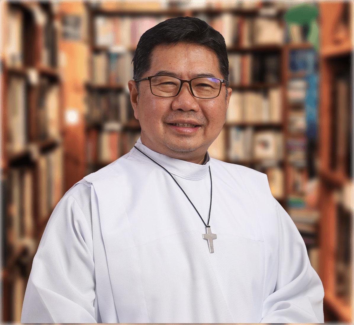 Filipino priest who defied Duterte to receive Nobel Prize of Asia