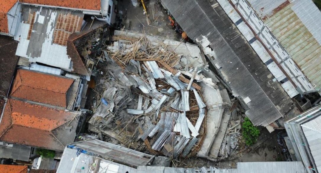 Indonesia bishop says Catholics joining rescue efforts for collapsed Islamic school