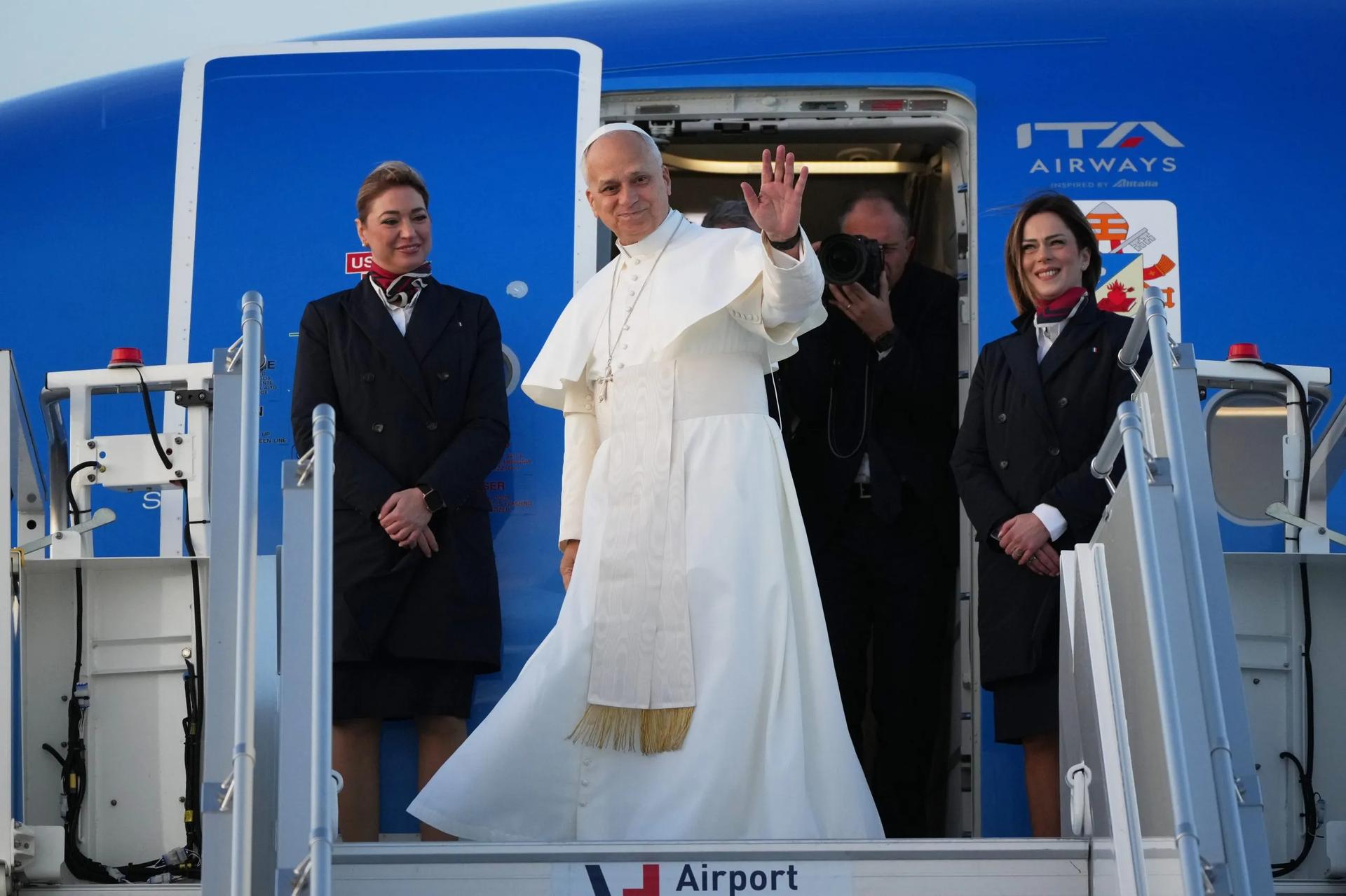 Papal plane to get repair before flying to Lebanon