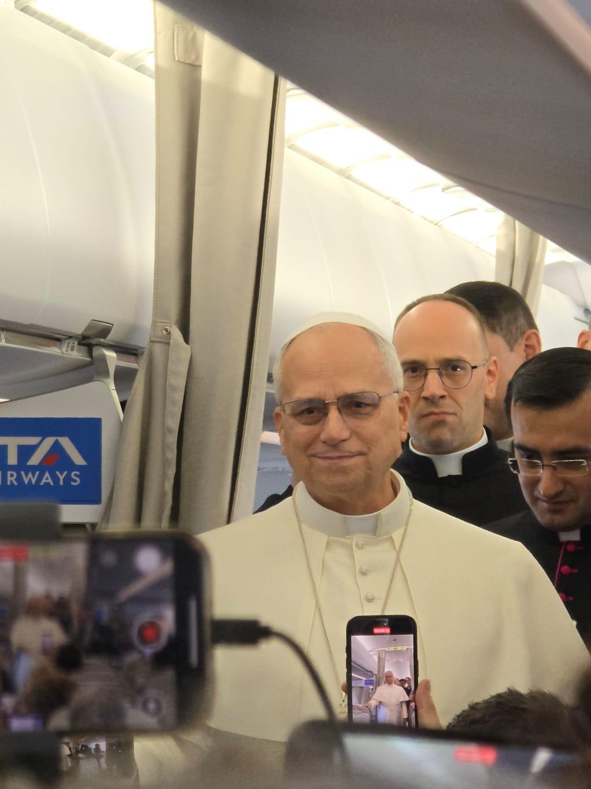 History’s first American pope wishes ‘Happy Thanksgiving’ on way to Turkey