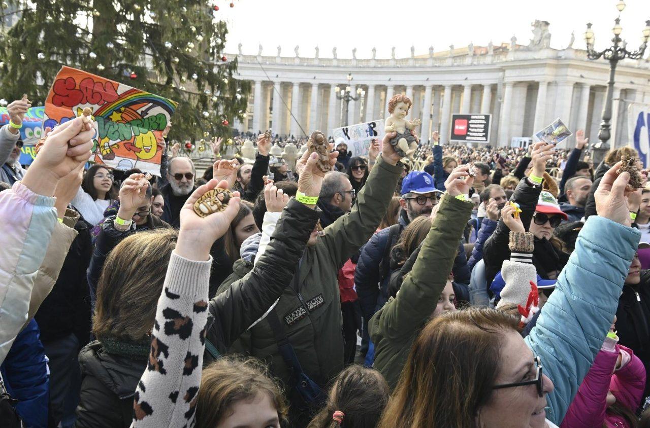 Pope blesses baby Jesus statues for Nativity scenes ahead of Christmas