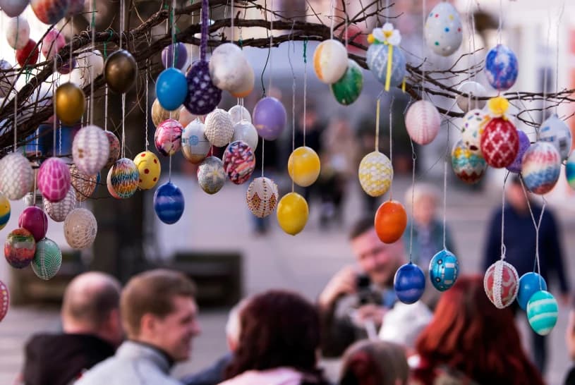 Easter eggs can be dyed and still eaten. Just follow these tips to make sure it’s safe