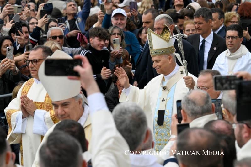 Leo XIV makes anniversary visit to Pompeii, Naples in footsteps of sainted local hero