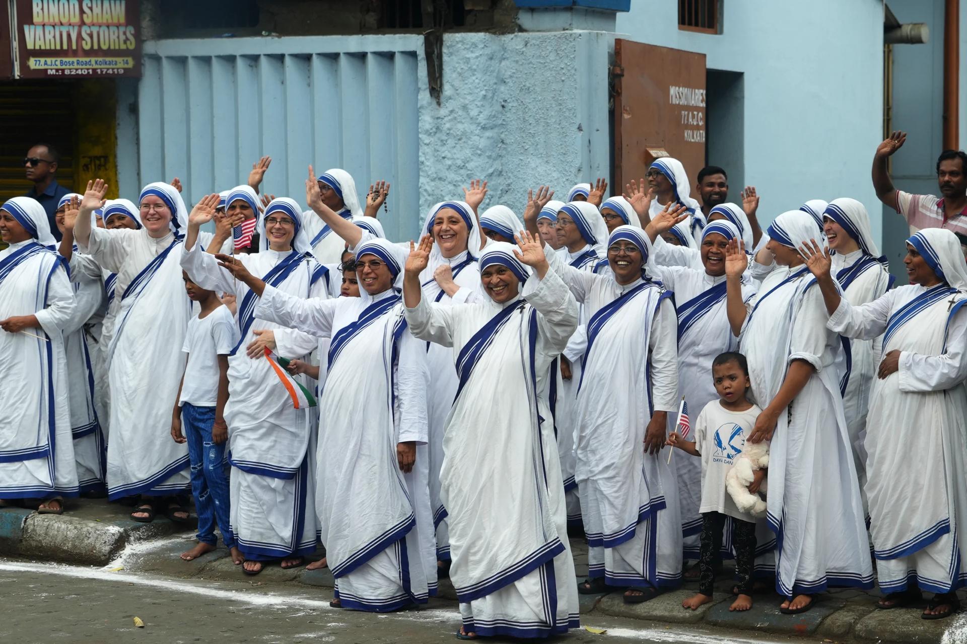 Sisters of Nirmala Shishu Bhavan children’s home of the Missionaries of Charity wave at the cavalcade of Secretary of State Marco Rubio after his visit, in Kolkata, India, Saturday, May 23, 2026. (Credit: Julia Demaree Nikhinson/Pool photo via AP.)