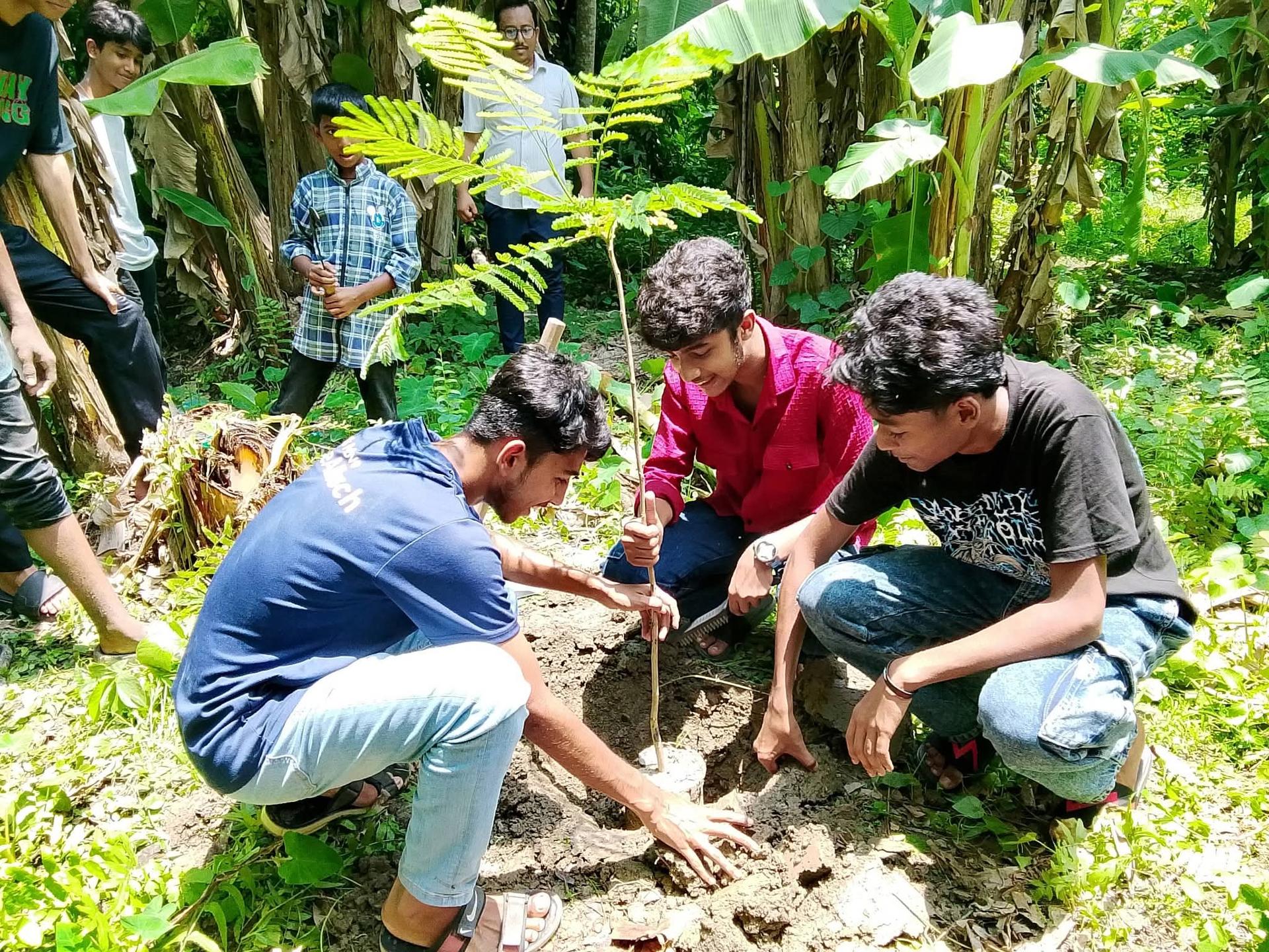Catholic youth in in Bangladesh campaign for care of creation