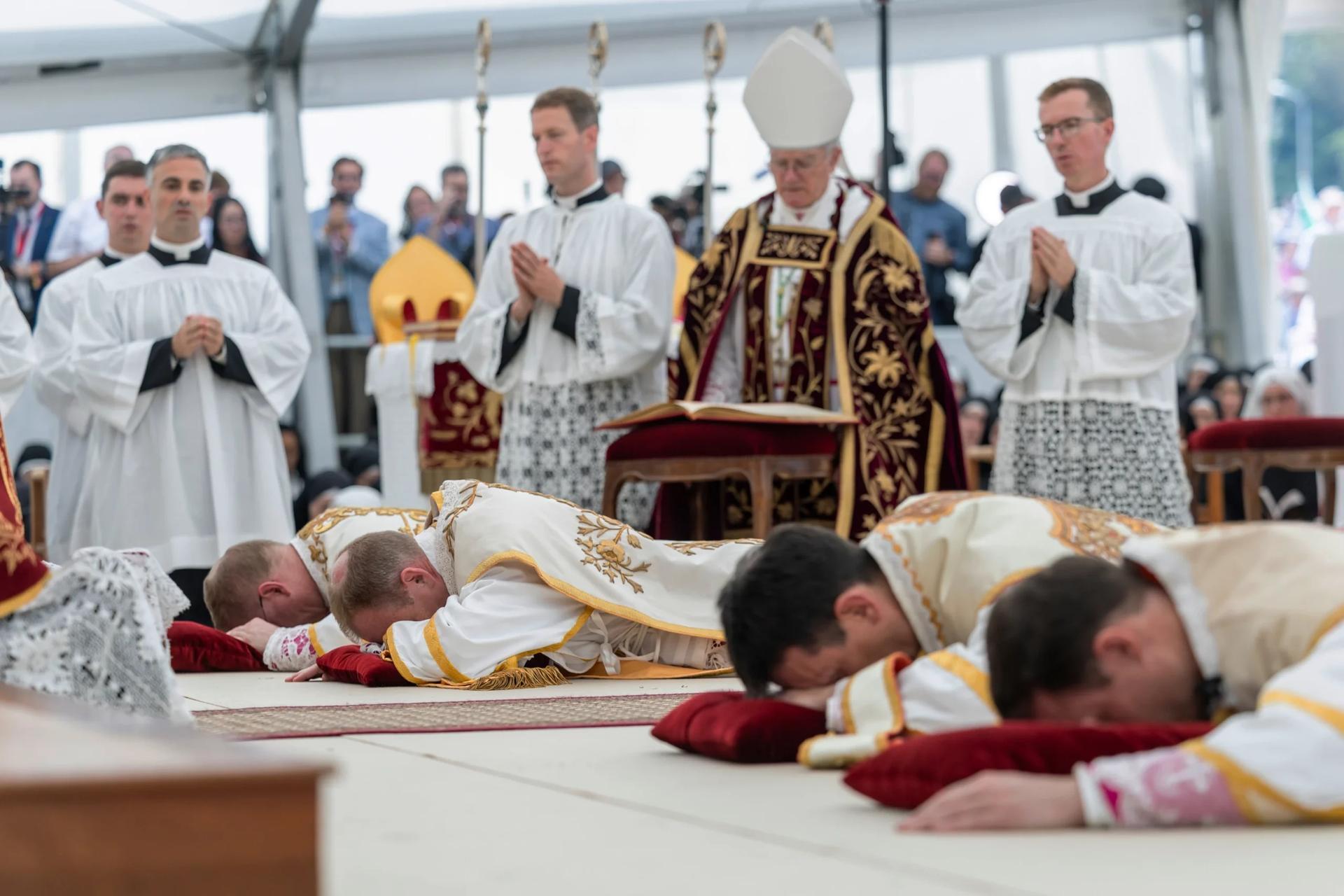 Traditionalist Catholics face a difficult choice after Vatican cuts off breakaway group