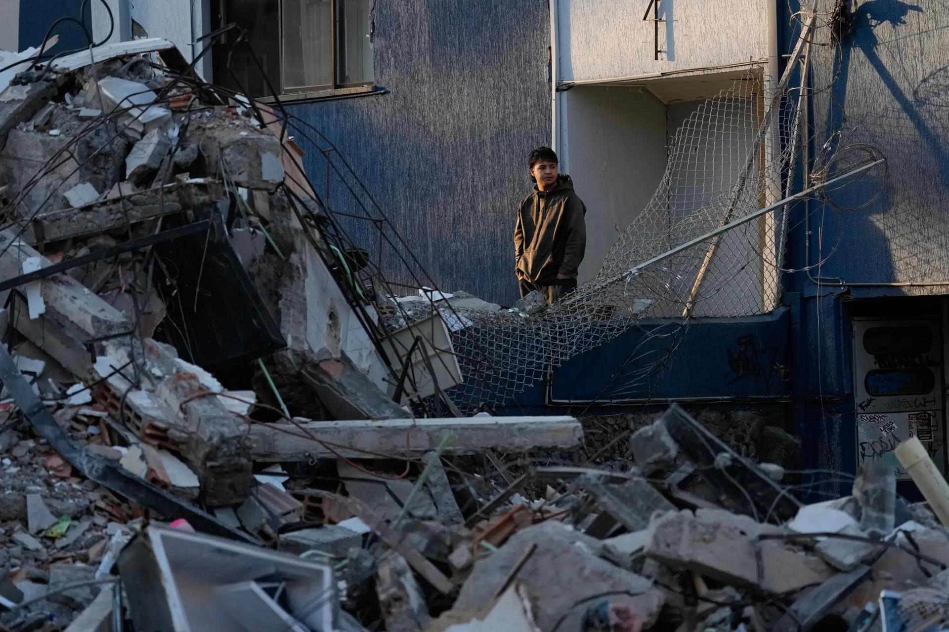 Pope sends condolences to quake-stricken Colombia