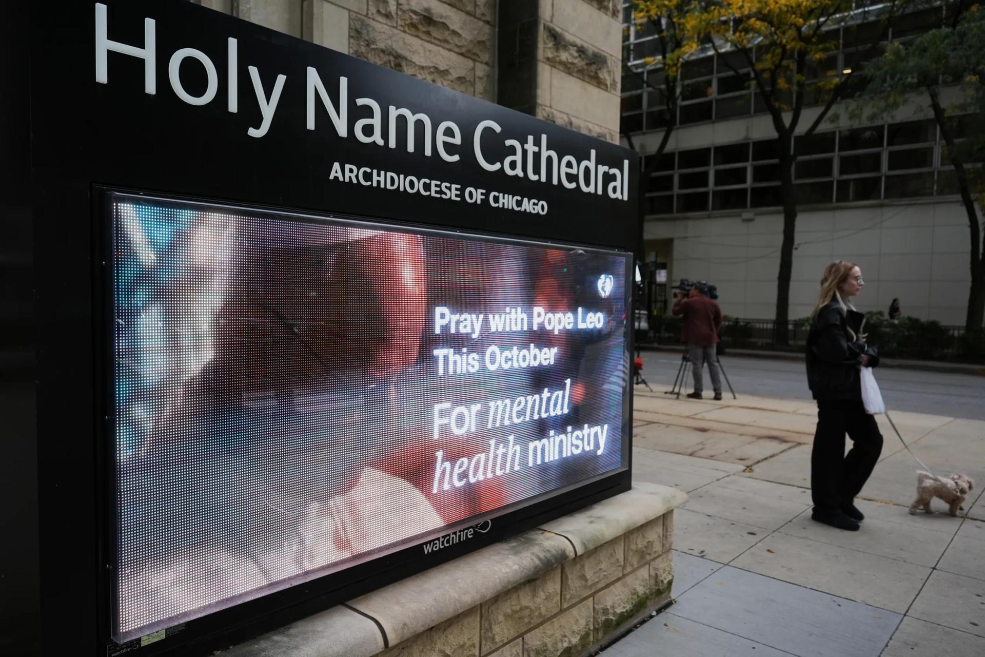 Chicago Catholics rally for prayer in Pope Leo’s hometown after his lung cancer diagnosis